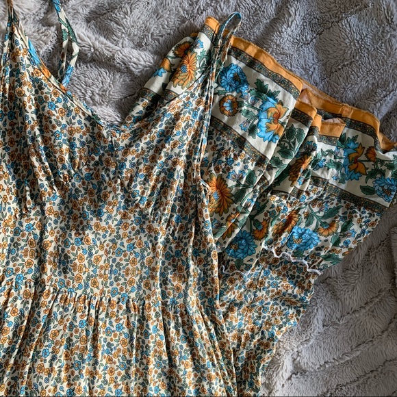 Flowy Floral Dress - Picture 2 of 3